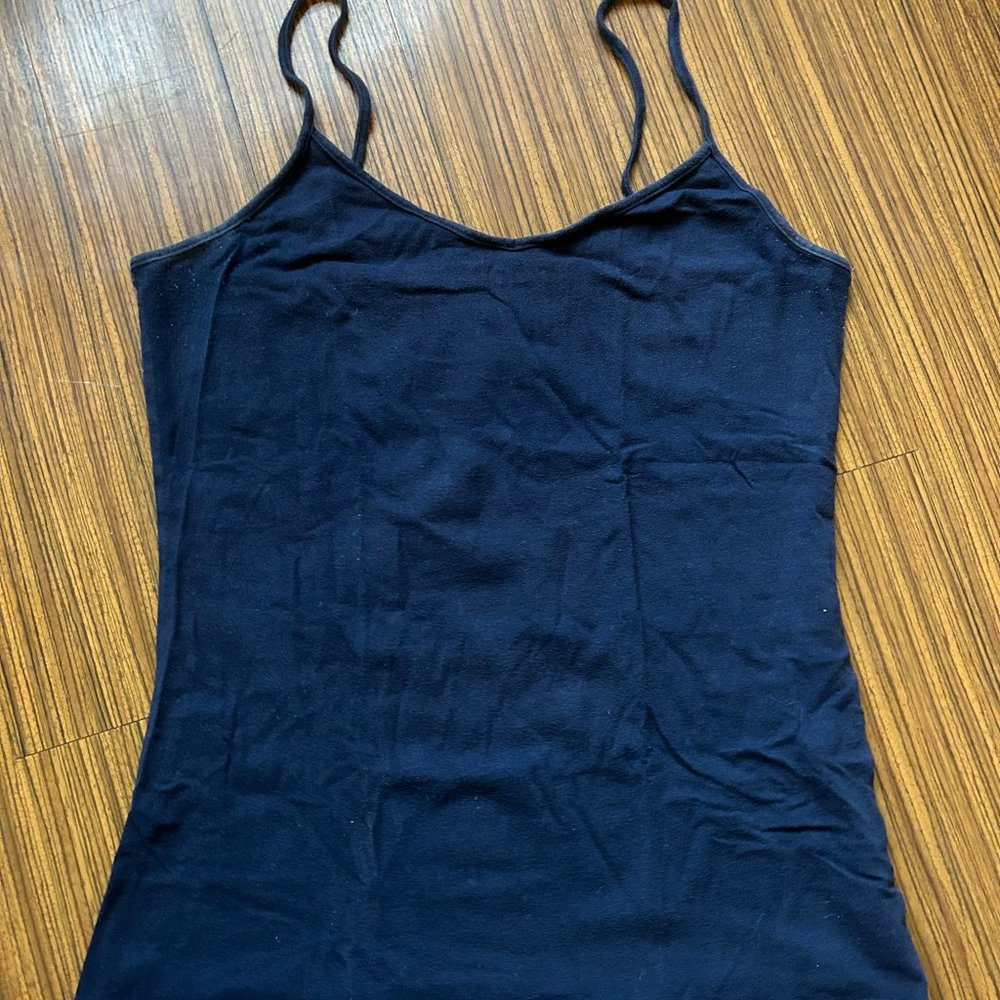 Simply styled navy tank size M